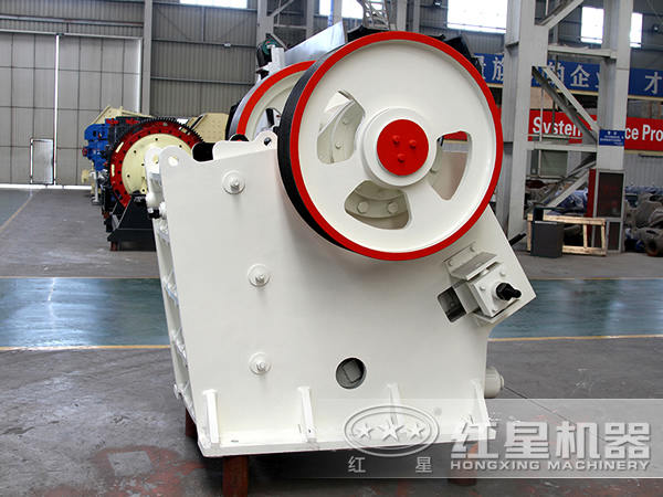 時(shí)產(chǎn)超500噸顎式破碎機(jī)型號