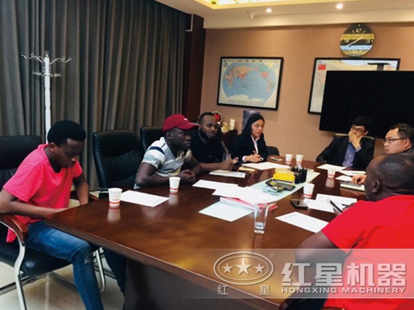紅星為客戶講解、配置設(shè)備
