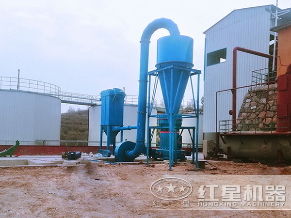 小型磨粉生產現(xiàn)場